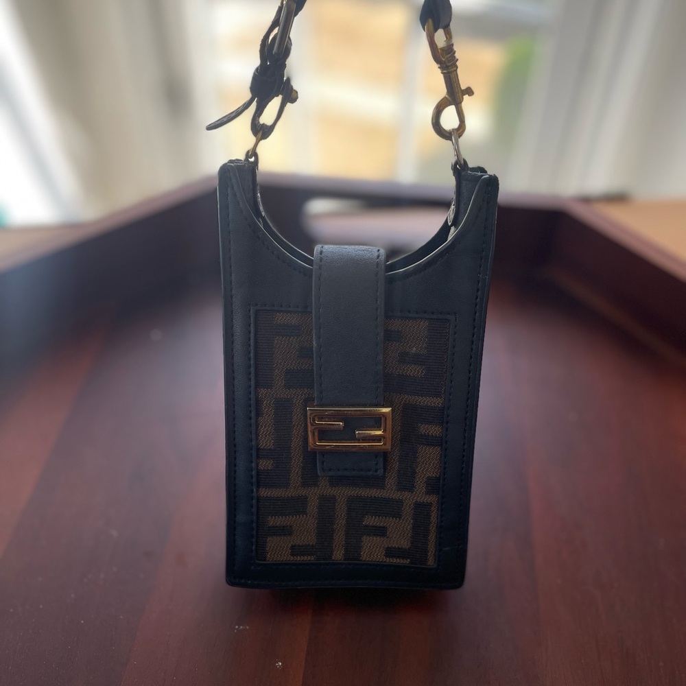 Fendi Black and Gold Designer Bag - Picture 3 of 15